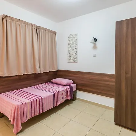 Blue Harbour 3 Bedroom Seafront Apartment With Large Yard On The Promenade - By Getawaysmalta St. Paul's Bay Exterior photo