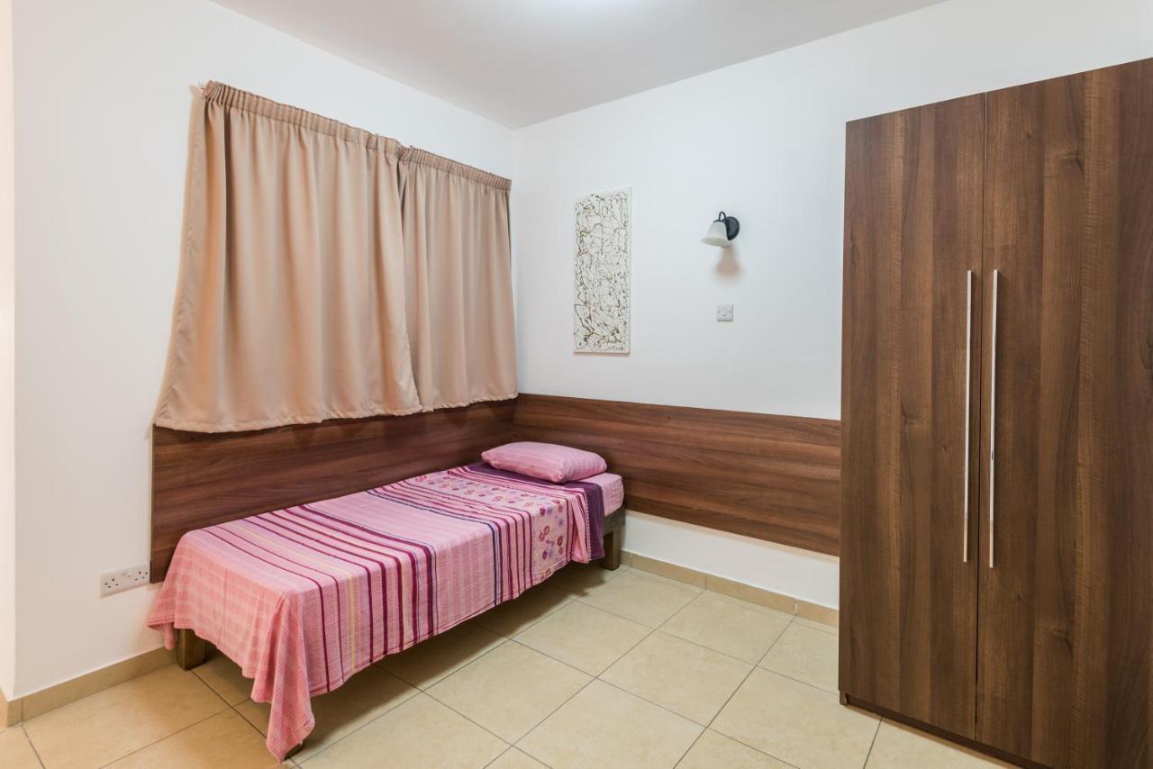 Blue Harbour 3 Bedroom Seafront With Large Yard On The Promenade - By Getawaysmalta Apartment *