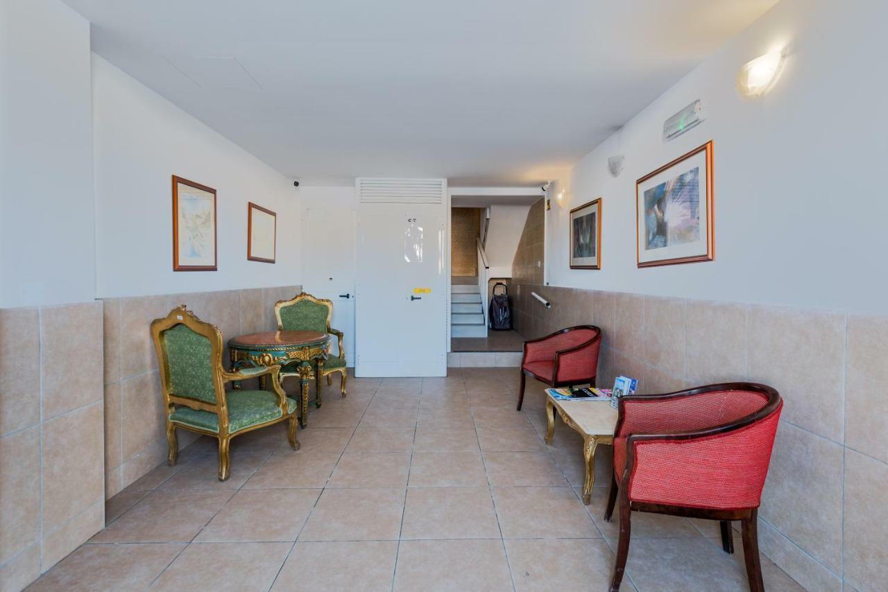 Blue Harbour 3 Bedroom Seafront With Large Yard On The Promenade - By Getawaysmalta Apartment