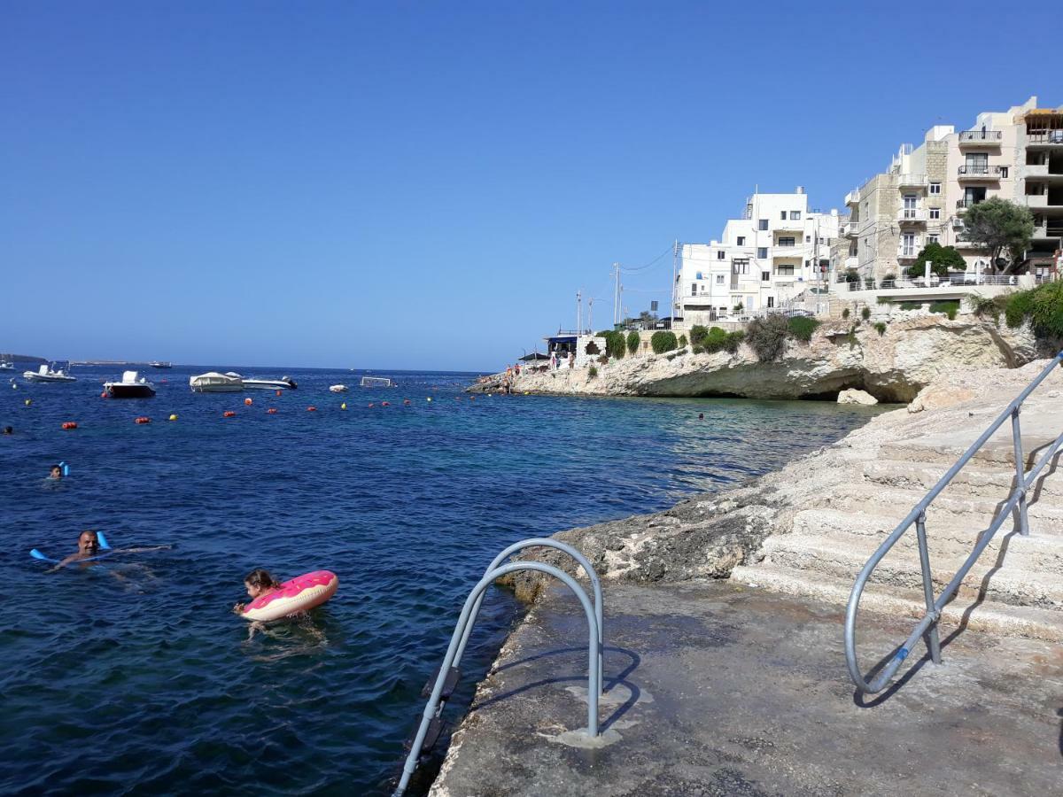 Blue Harbour 3 Bedroom Seafront With Large Yard On The Promenade - By Getawaysmalta *